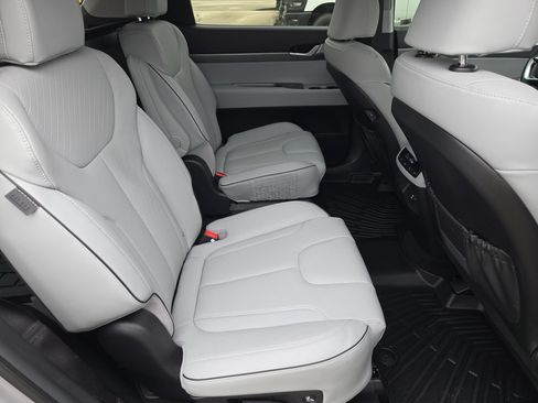Used 2025 Hyundai Palisade SEL FWD image 24