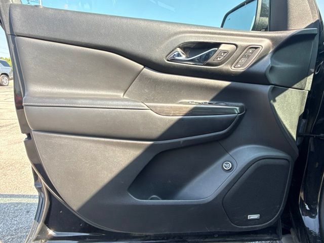 Used 2017 GMC Acadia SLT FWD image 13
