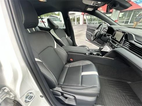 Used 2025 Toyota Camry SE w/ Convenience Package image 24