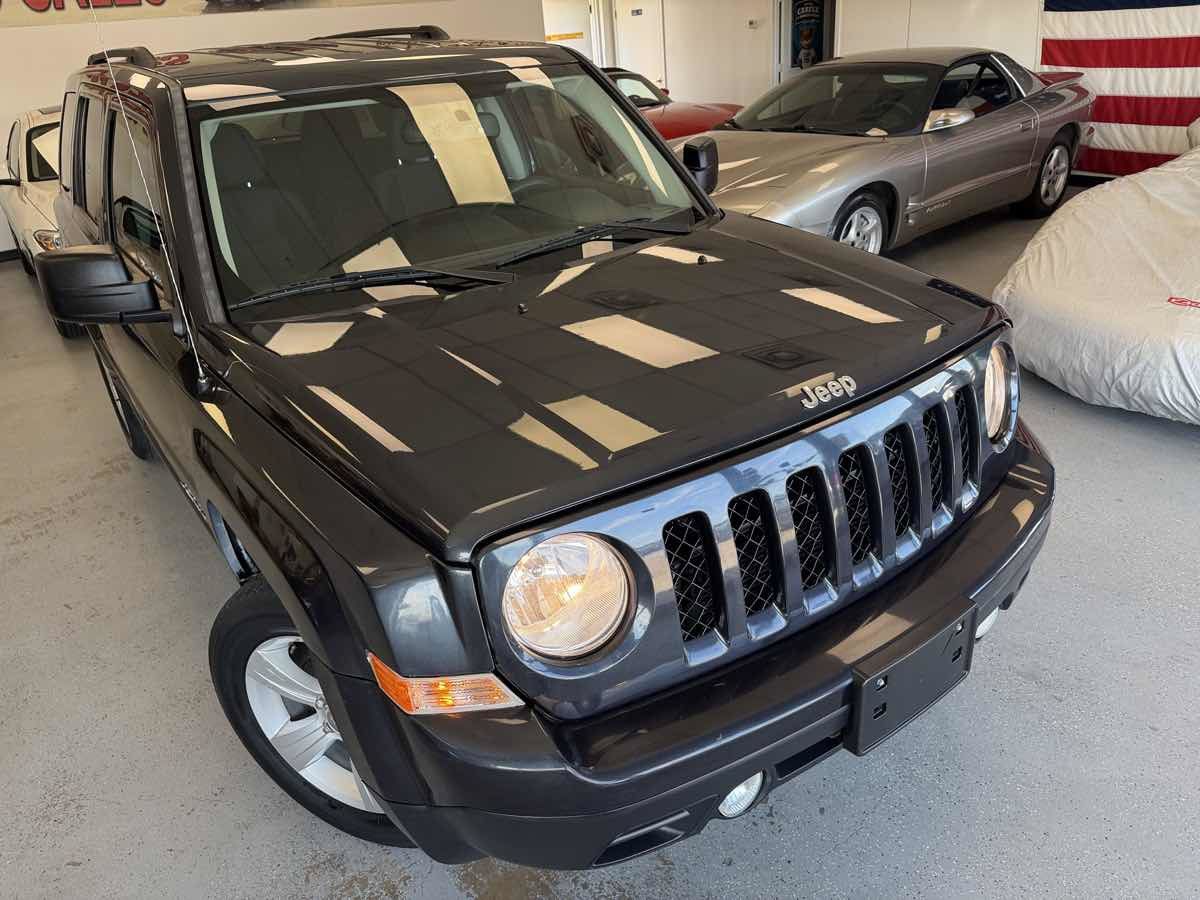 Used 2014 Jeep Patriot Sport w/ Tire & Wheel Group FWD image 6
