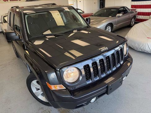 Used 2014 Jeep Patriot Sport w/ Tire & Wheel Group FWD image 6
