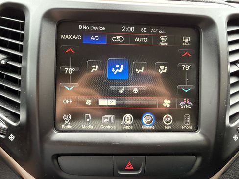 Used 2017 Jeep Cherokee Limited AWD/4WD image 24
