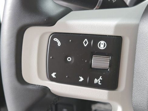 Used 2025 Land Rover Defender 110 S image 26