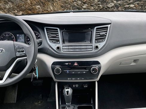 Used 2018 Hyundai Tucson SE image 6