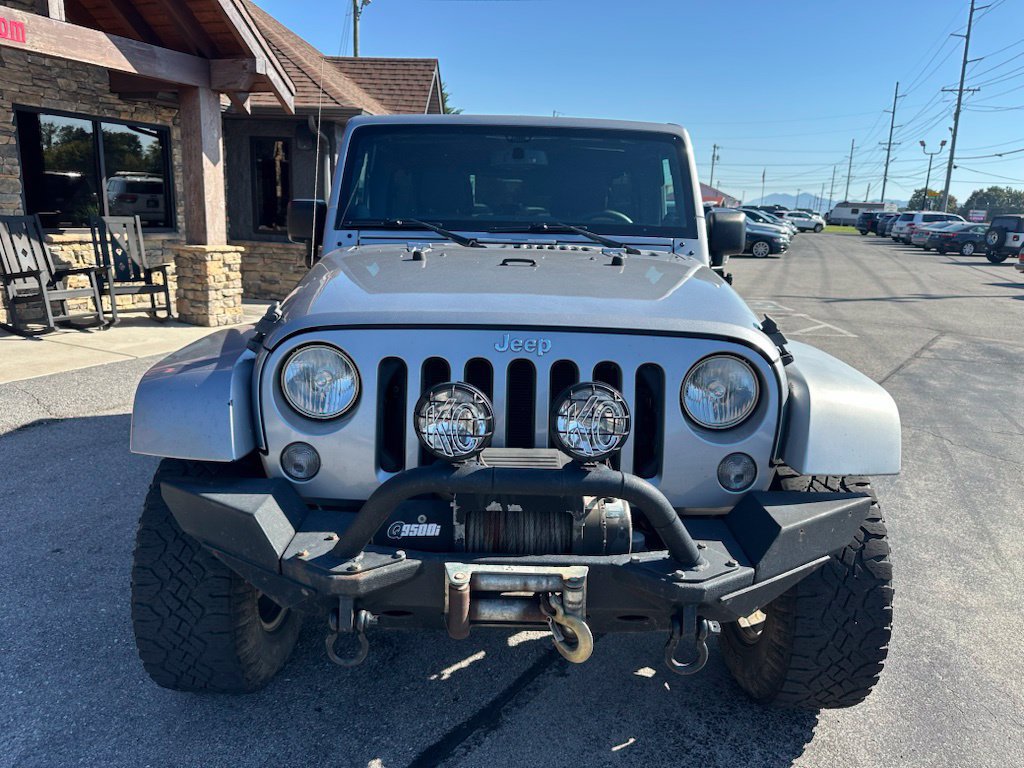 Used 2014 Jeep Wrangler Unlimited Sahara w/ Connectivity Group AWD/4WD image 9
