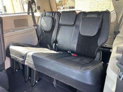 Used 2017 Dodge Grand Caravan SXT FWD image 8