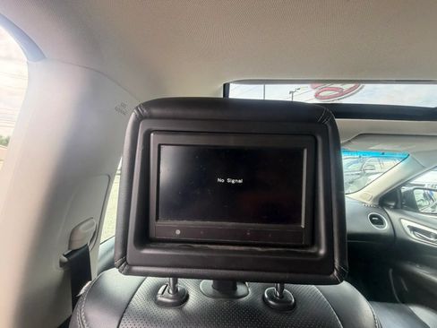 Used 2016 Nissan Pathfinder Platinum w/ Family Entertainment Package AWD/4WD image 16