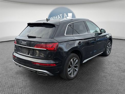 Used 2022 Audi Q5 2.0T Premium w/ Convenience Package image 3