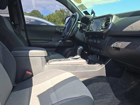 Used 2020 Toyota Tacoma TRD Off-Road AWD/4WD image 6