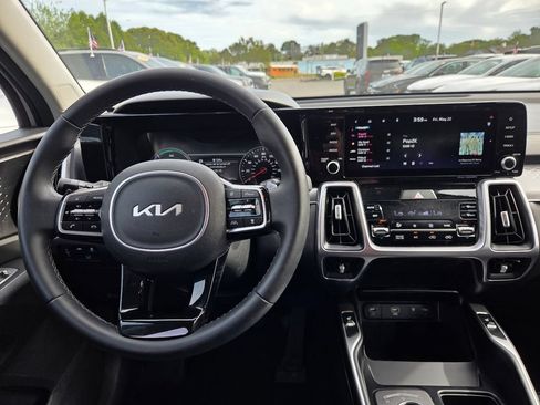Used 2023 Kia Sorento EX AWD/4WD image 13