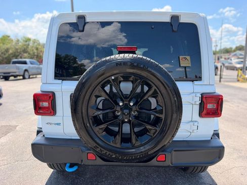 Used 2024 Jeep Wrangler Unlimited Sahara AWD/4WD image 13