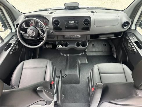 Used 2025 Mercedes-Benz Sprinter 2500 image 15