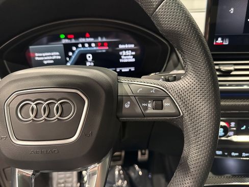 Used 2025 Audi SQ5 Prestige image 34