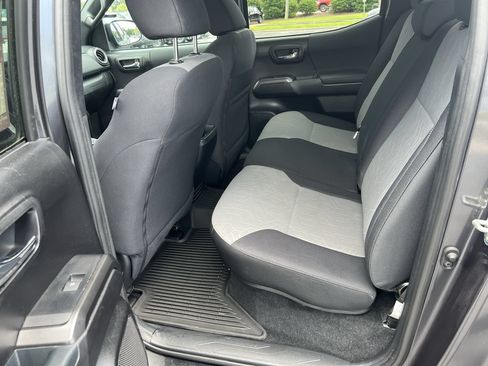 Used 2020 Toyota Tacoma TRD Sport AWD/4WD image 32