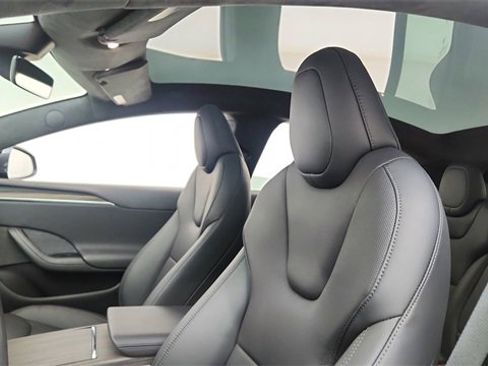 Used 2025 Tesla Model S image 32