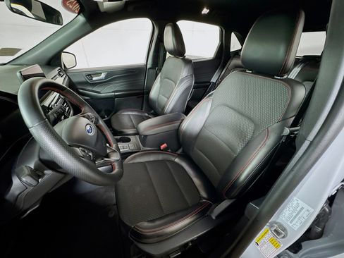 Used 2025 Ford Escape ST-Line Select AWD/4WD image 13