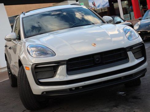 Used 2023 Porsche Macan S image 2