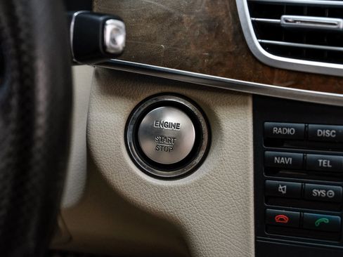 Used 2014 Mercedes-Benz E 350 4MATIC Sedan image 24