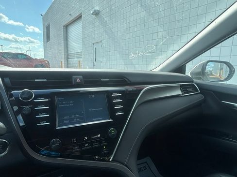 Used 2018 Toyota Camry SE w/ Moonroof Package FWD image 17