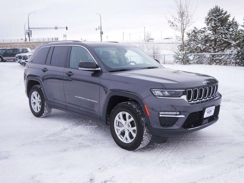 Used 2024 Jeep Grand Cherokee Limited w/ Luxury Tech Group II image 3