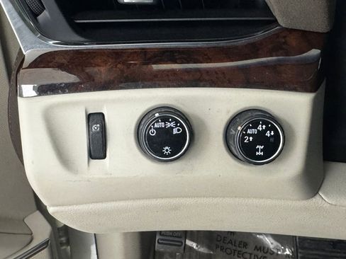 Used 2015 Cadillac Escalade Luxury image 24