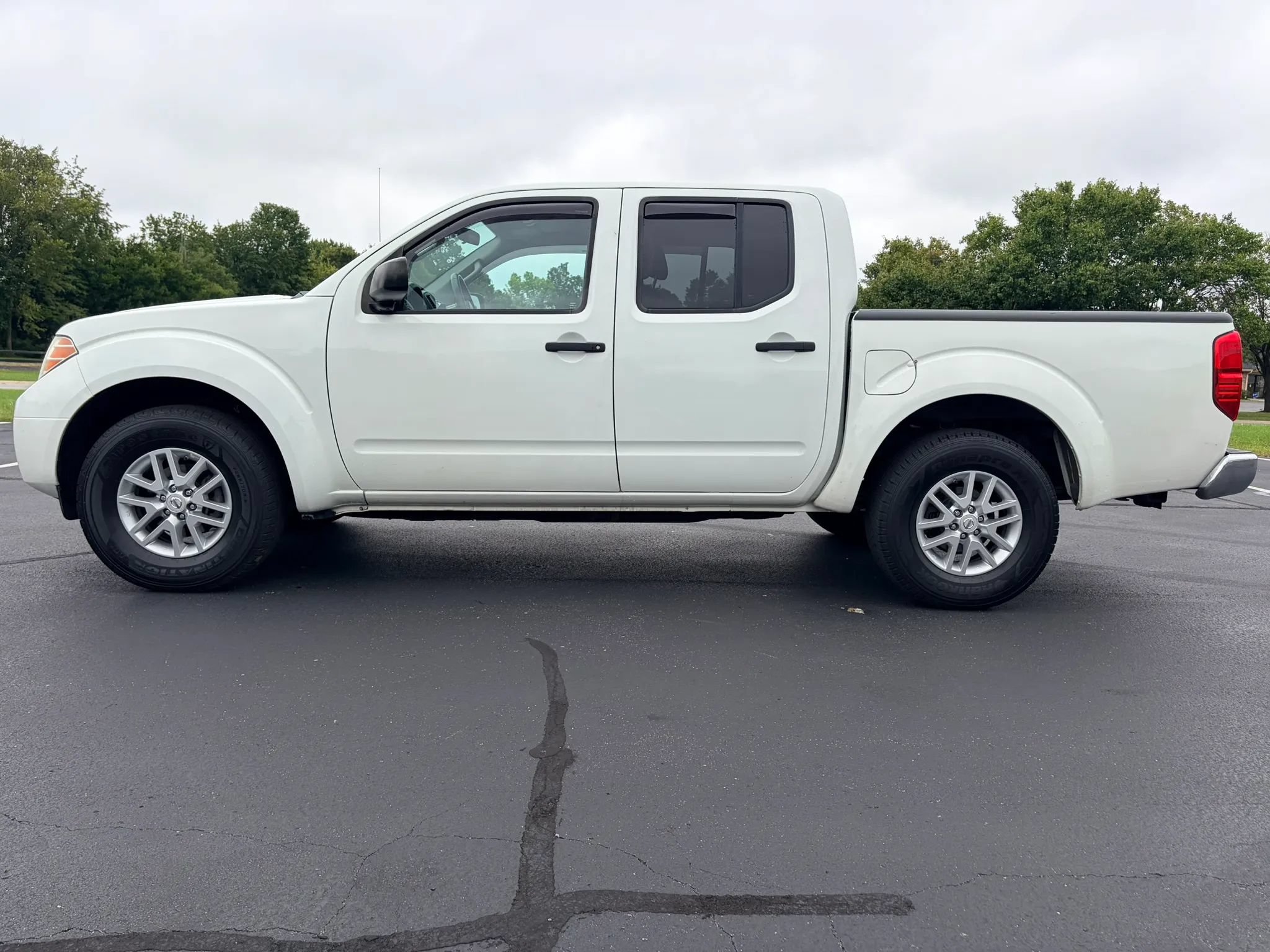 Used 2016 Nissan Frontier SV AWD/4WD image 2