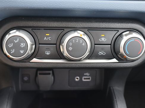 Used 2024 Nissan Versa SV w/ Trunk Package FWD image 20
