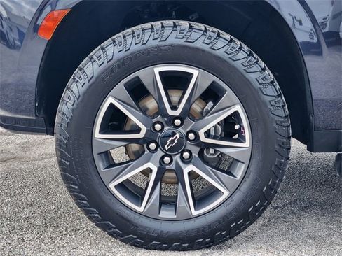 Used 2022 Chevrolet Suburban Z71 w/ Luxury Package image 10