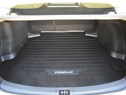 Used 2021 Toyota Corolla LE FWD image 28