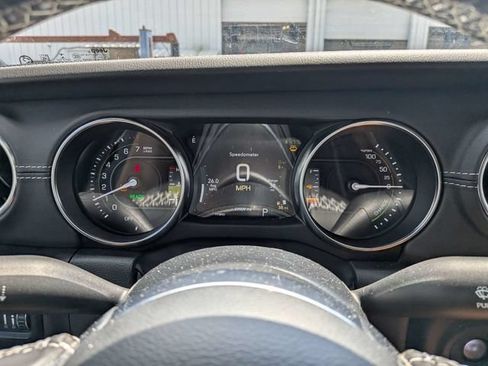 Used 2022 Jeep Wrangler Unlimited Sahara AWD/4WD image 26