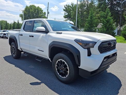 New 2025 Toyota Tacoma TRD Off-Road image 3