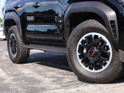 Certified 2025 Toyota 4Runner TRD Off-Road Premium AWD/4WD image 3