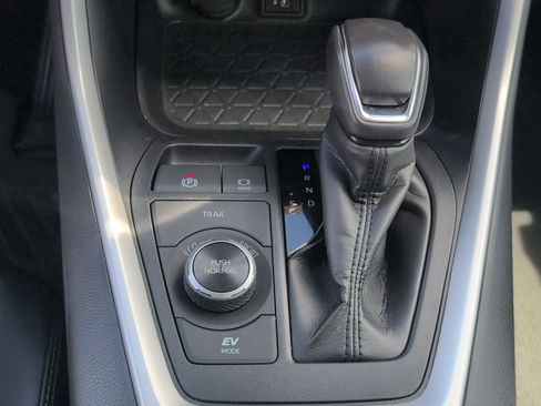 Used 2025 Toyota RAV4 XLE Premium AWD/4WD image 22