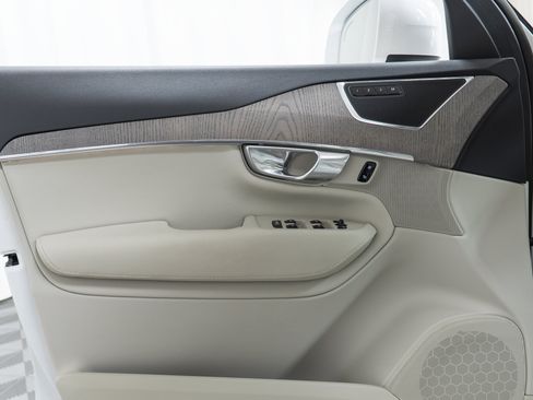 Certified 2023 Volvo XC90 B6 Plus w/ Protection Package Premier AWD/4WD image 11