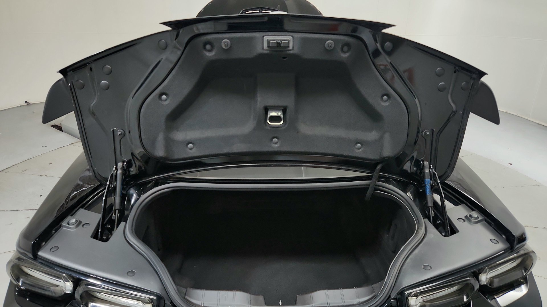 Used 2022 Chevrolet Camaro LT RWD image 23