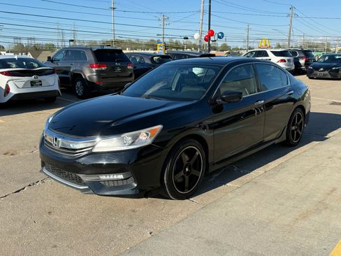 Used 2017 Honda Accord Sport image 6