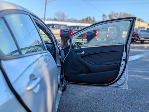 Used 2018 Kia Forte LX w/ LX Popular Package image 35