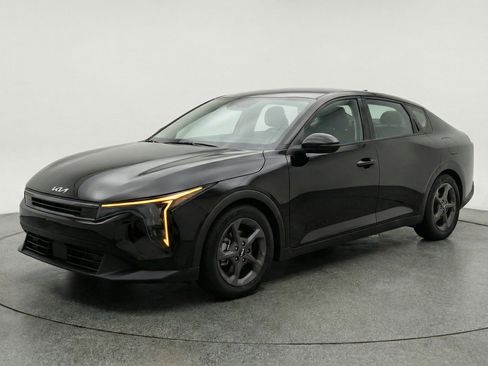 Used 2025 Kia K4 FWD image 3