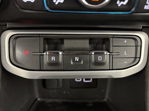 Used 2023 GMC Acadia SLE FWD image 28
