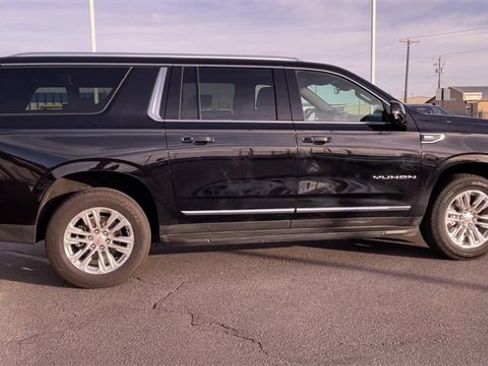 Used 2024 GMC Yukon XL SLT w/ SLT Luxury Package image 2