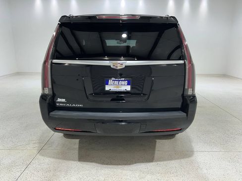 Used 2018 Cadillac Escalade Premium Luxury AWD/4WD image 4