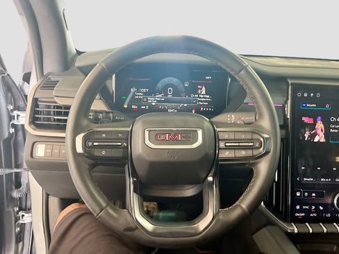 Used 2024 GMC Acadia AT4 AWD/4WD image 11
