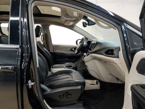 Used 2020 Chrysler Pacifica Limited FWD image 51