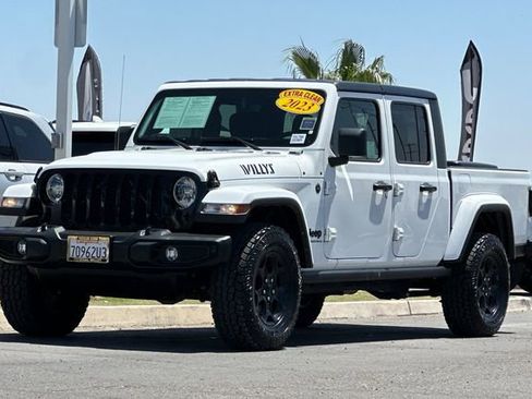 Used 2023 Jeep Gladiator Mojave AWD/4WD image 8