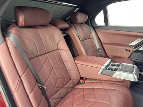 Used 2024 BMW i7 xDrive60 image 54