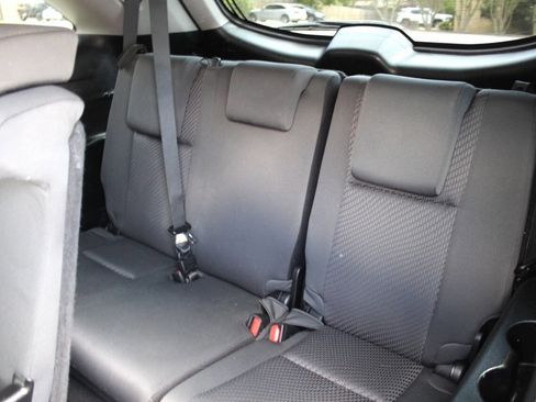 Used 2018 Toyota Highlander LE image 13