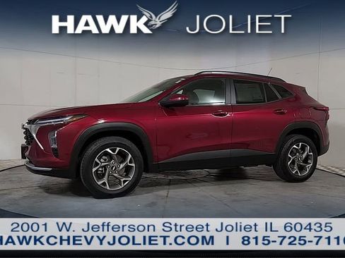 Used 2025 Chevrolet Trax LT w/ LT Convenience Package FWD image 4