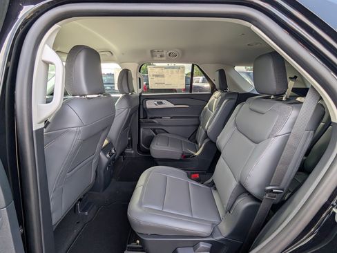 New 2025 Ford Explorer Active w/ Active Comfort Package image 12