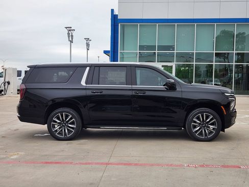 New 2026 Chevrolet Suburban LS w/ LS Custom Edition AWD/4WD image 7