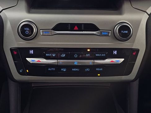 Used 2021 Ford Explorer XLT w/ Equipment Group 202A image 33